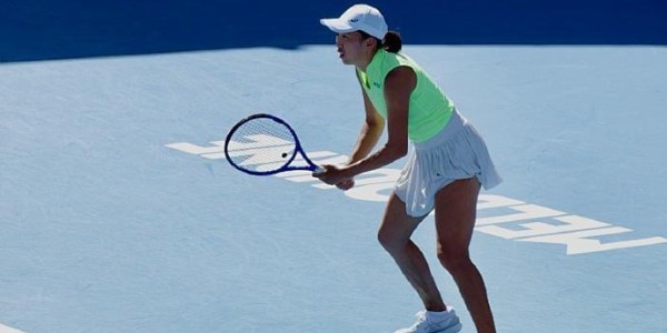 华体会体育-虎妞送蛋牛犊进四强，张帅女双进八强混双止步，三番战紫薇不轻敌